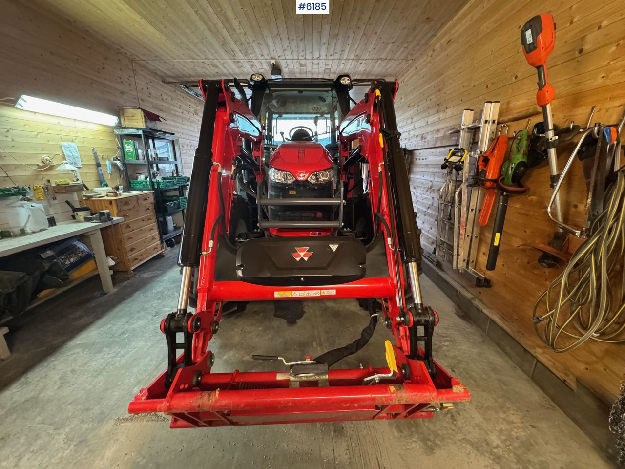 2023 Massey Ferguson 5711M Dyna w/ loader with 3rd function. Only 115 hours! - Tractor: afbeelding 3 2023 Massey Ferguson 5711M Dyna w/ loader with 3rd function. Only 115 hours! - Tractor: afbeelding 3