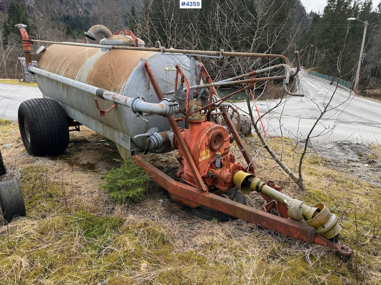 Bauer Manure spreader with boom cannon. - Mestverspreider: afbeelding 1 Bauer Manure spreader with boom cannon. - Mestverspreider: afbeelding 1