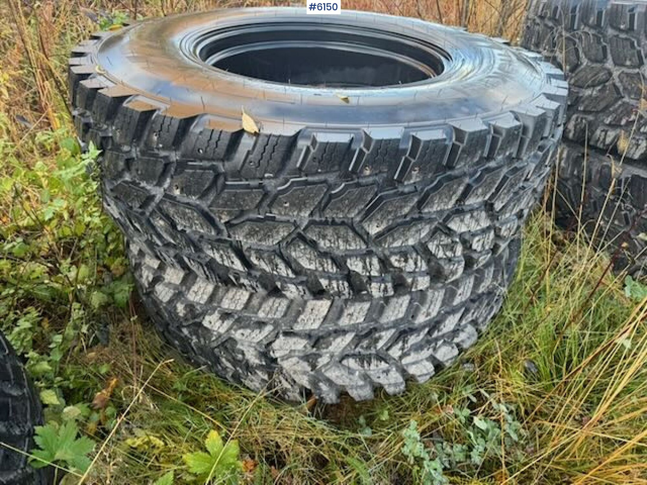 Complete set of Nokian studded tires - Band voor Landbouwmachine: afbeelding 4 Complete set of Nokian studded tires - Band voor Landbouwmachine: afbeelding 4
