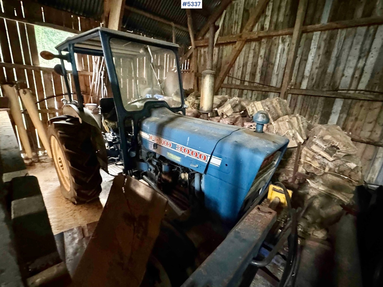 Ford 3000 traktor m/ skuffe - Tractor: afbeelding 2 Ford 3000 traktor m/ skuffe - Tractor: afbeelding 2