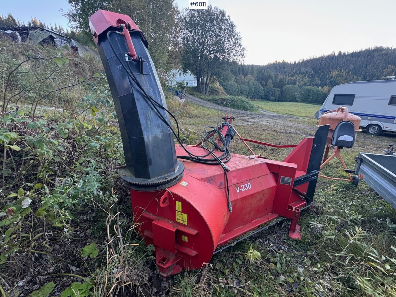 SISU Handel V-230 Snow blower - Gemeentelijke machine/ Speciaal: afbeelding 1 SISU Handel V-230 Snow blower - Gemeentelijke machine/ Speciaal: afbeelding 1