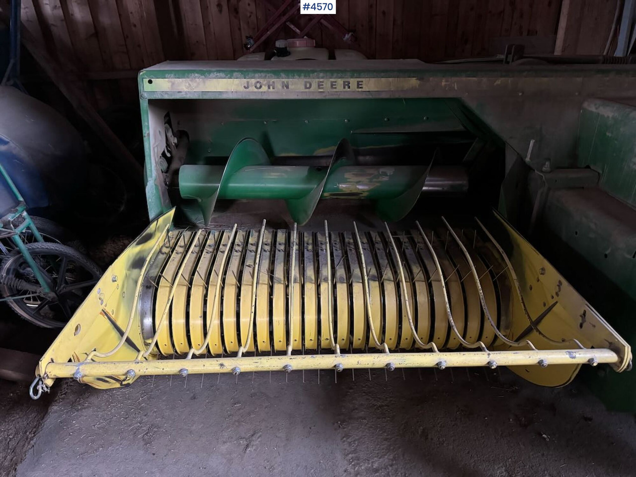 John Deere 332A Square baler - Hooi-/ Voedermachine: afbeelding 5 John Deere 332A Square baler - Hooi-/ Voedermachine: afbeelding 5