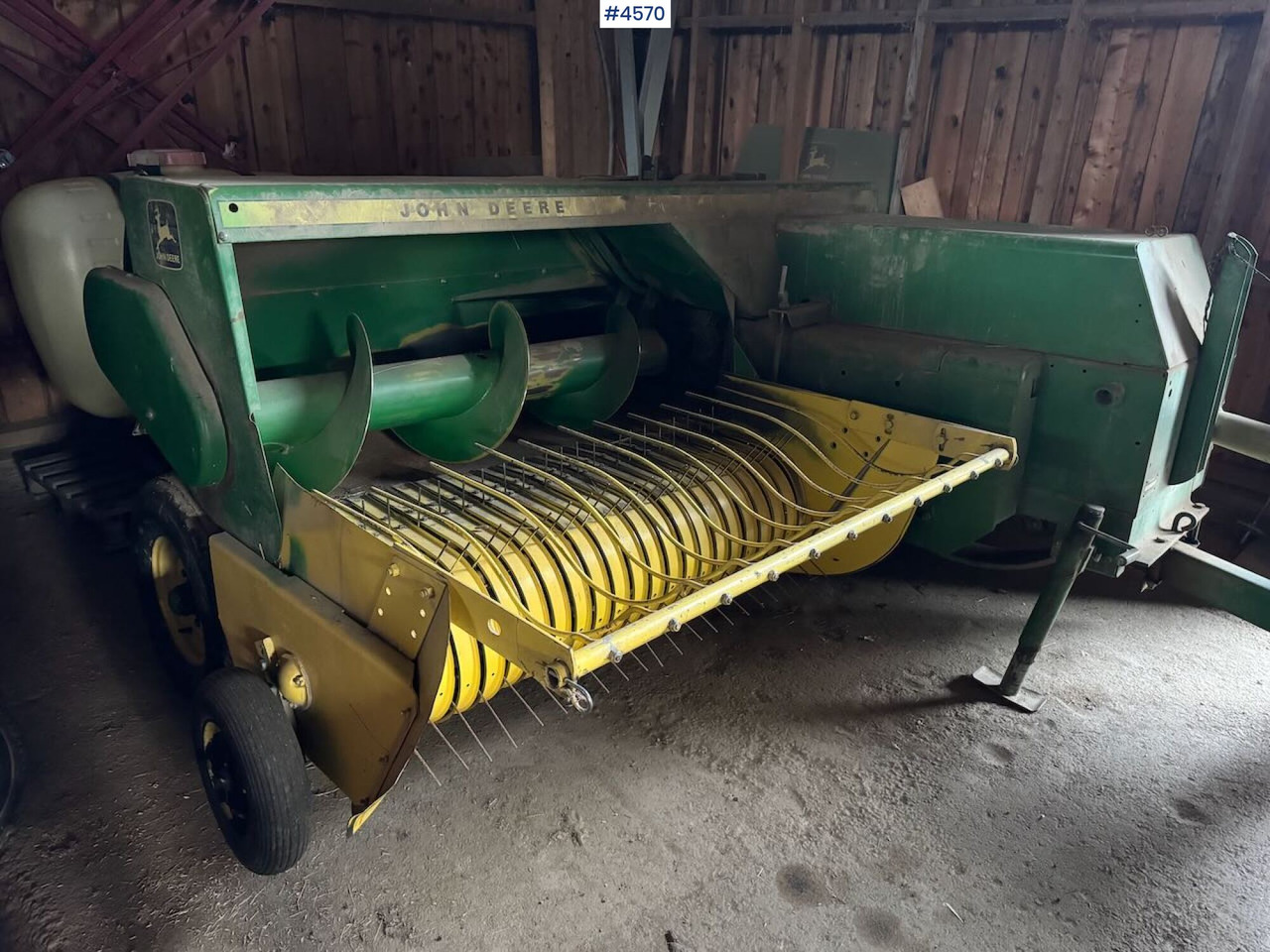 John Deere 332A Square baler - Hooi-/ Voedermachine: afbeelding 4 John Deere 332A Square baler - Hooi-/ Voedermachine: afbeelding 4