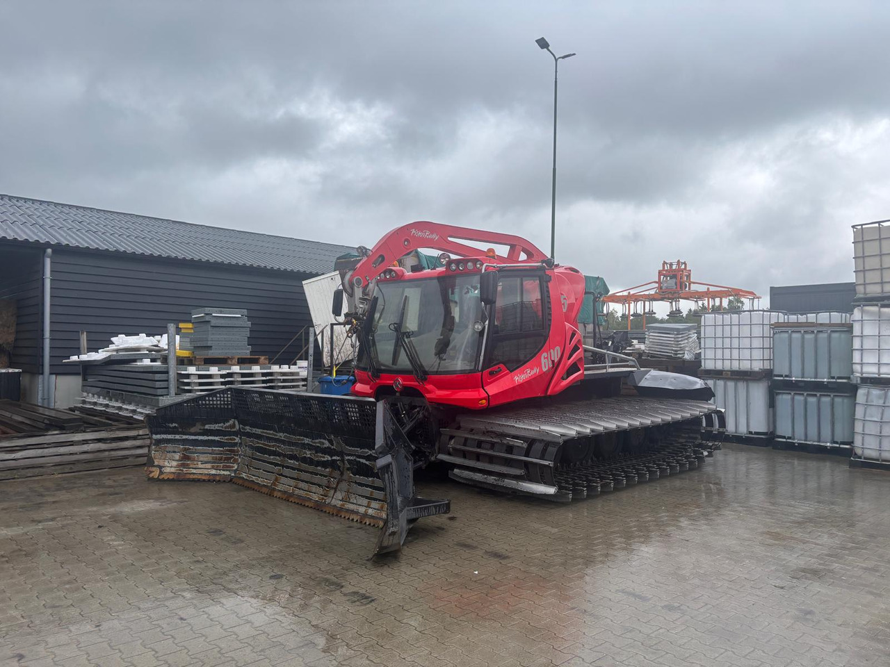 KÄSSBOHRER Pistenbully 600 - Gemeentelijke machine/ Speciaal: afbeelding 1 KÄSSBOHRER Pistenbully 600 - Gemeentelijke machine/ Speciaal: afbeelding 1