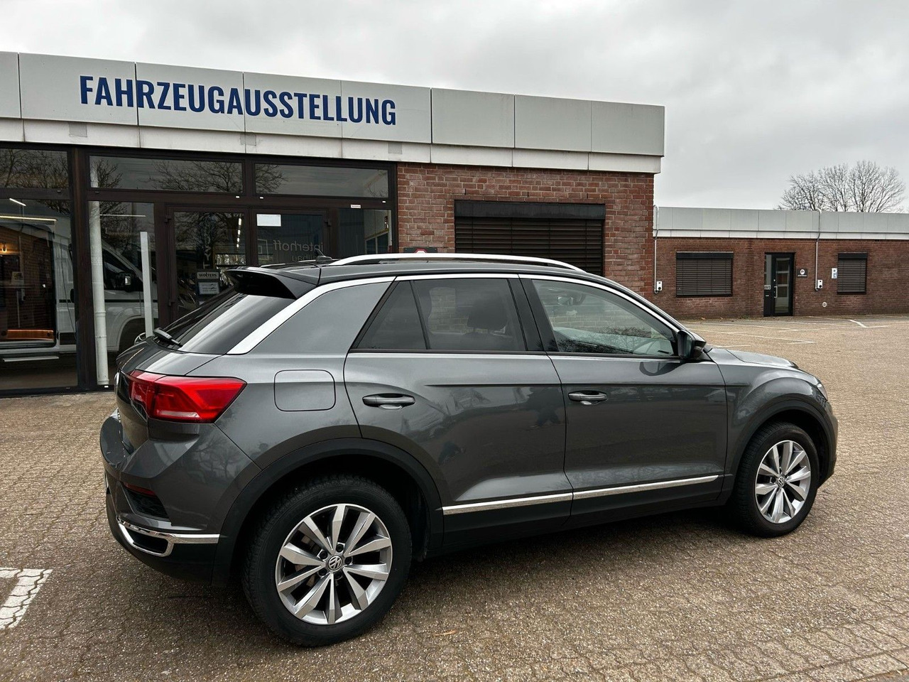 Volkswagen T-Roc Style - SUV: afbeelding 1 Volkswagen T-Roc Style - SUV: afbeelding 1