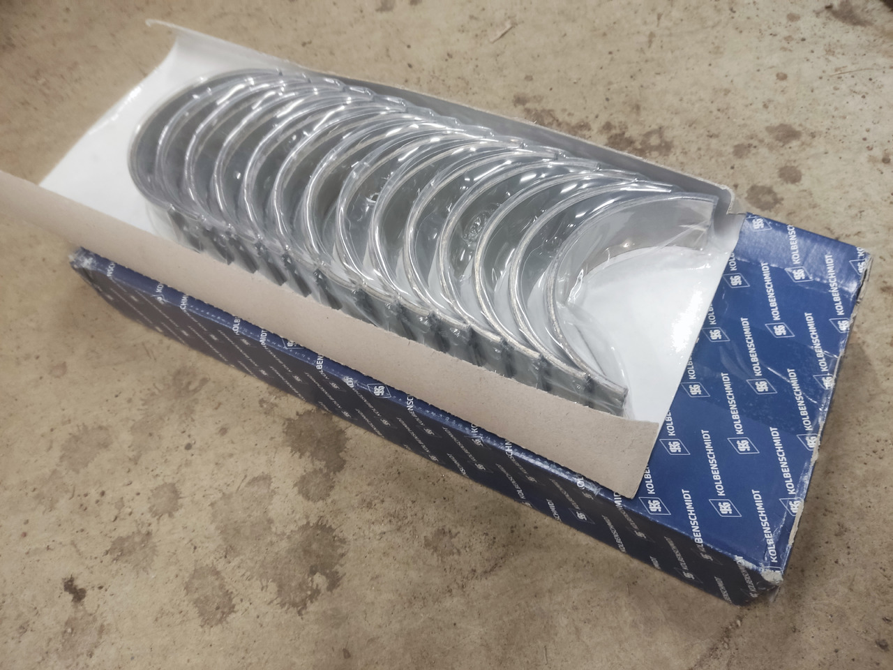 MAN TGX TGS main bearings with OUTSIDE repair oversize +0.5mm Kolbenschmidt - Motorlager: afbeelding 1 MAN TGX TGS main bearings with OUTSIDE repair oversize +0.5mm Kolbenschmidt - Motorlager: afbeelding 1