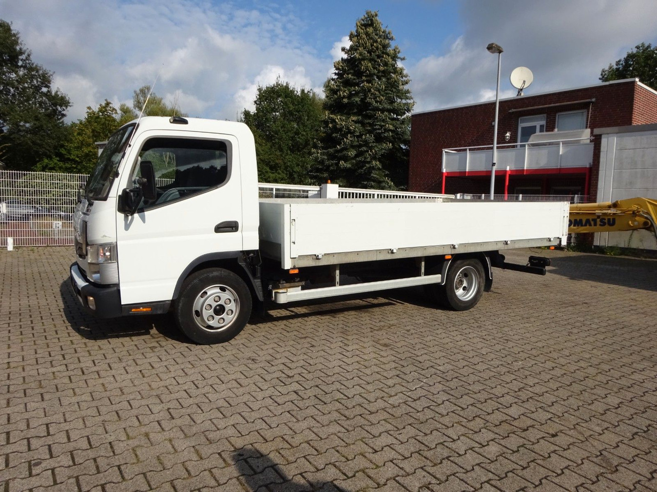FUSO CANTER 7C15 Pritsche 4x2 - Bestelwagen open laadbak: afbeelding 4 FUSO CANTER 7C15 Pritsche 4x2 - Bestelwagen open laadbak: afbeelding 4