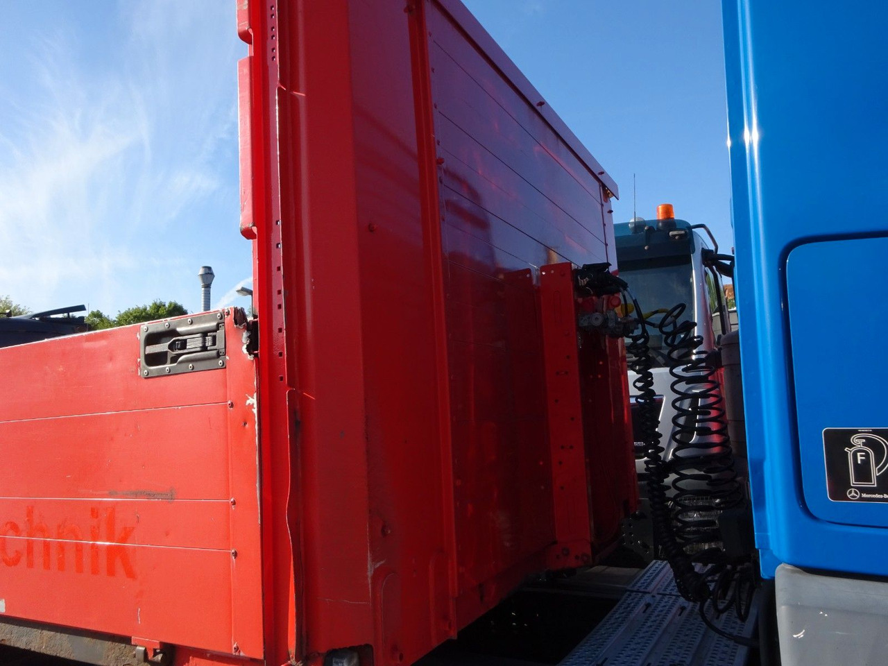 Fliegl Sattelpritsche mit Bordwänden und 3 Achsen - Open bak met boorden oplegger: afbeelding 4 Fliegl Sattelpritsche mit Bordwänden und 3 Achsen - Open bak met boorden oplegger: afbeelding 4