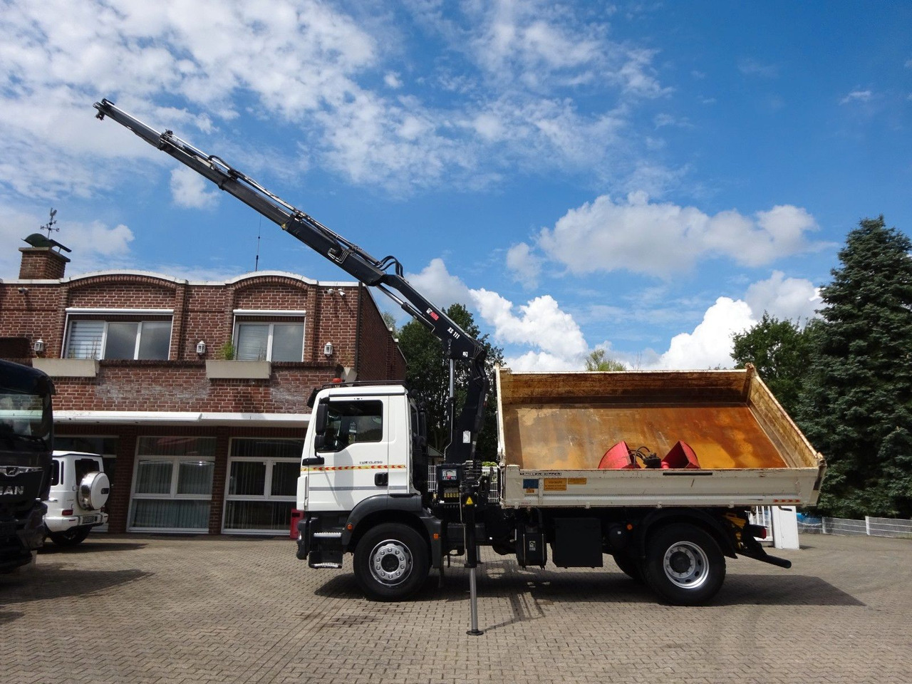 MAN 15.290 TGM 3Skipper + HIAB 111-B3 HIDUO Kran 4x2 - Kipper vrachtwagen, Kraanwagen: afbeelding 1 MAN 15.290 TGM 3Skipper + HIAB 111-B3 HIDUO Kran 4x2 - Kipper vrachtwagen, Kraanwagen: afbeelding 1