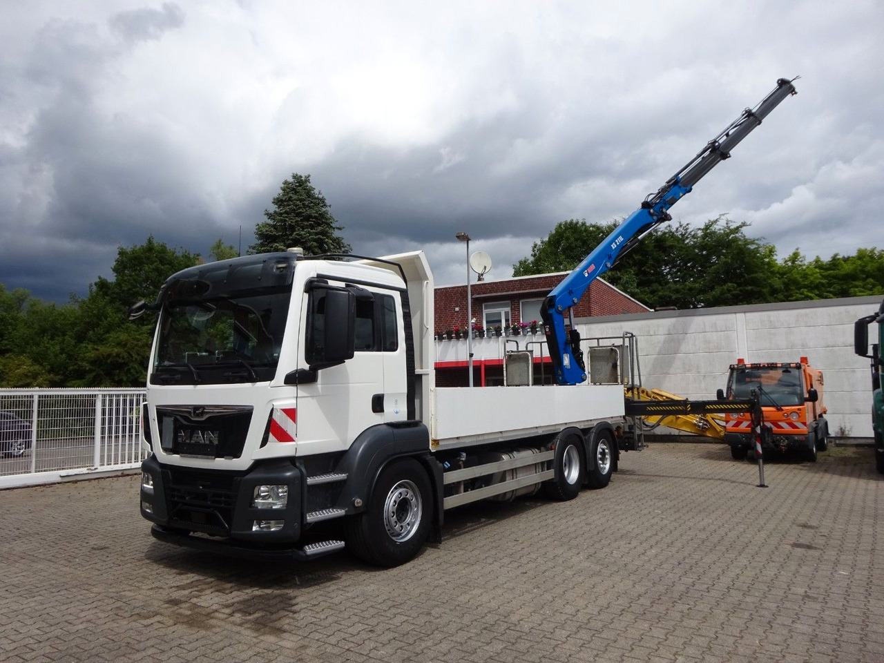 MAN 26.420 TGS Pritsche + HIAB 211 HIPRO Kran - Vrachtwagen met open laadbak, Kraanwagen: afbeelding 4 MAN 26.420 TGS Pritsche + HIAB 211 HIPRO Kran - Vrachtwagen met open laadbak, Kraanwagen: afbeelding 4