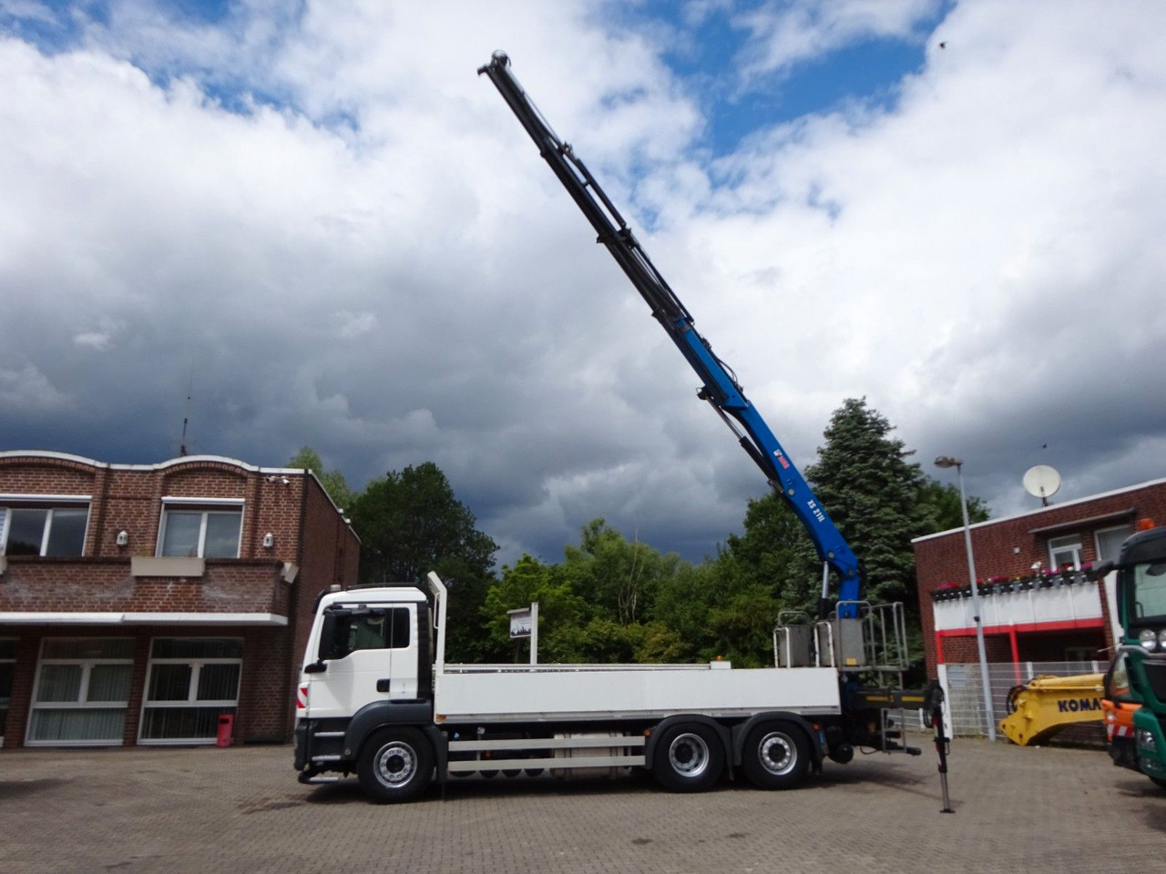 MAN 26.420 TGS Pritsche + HIAB 211 HIPRO Kran - Kraanwagen: afbeelding 1 MAN 26.420 TGS Pritsche + HIAB 211 HIPRO Kran - Kraanwagen: afbeelding 1