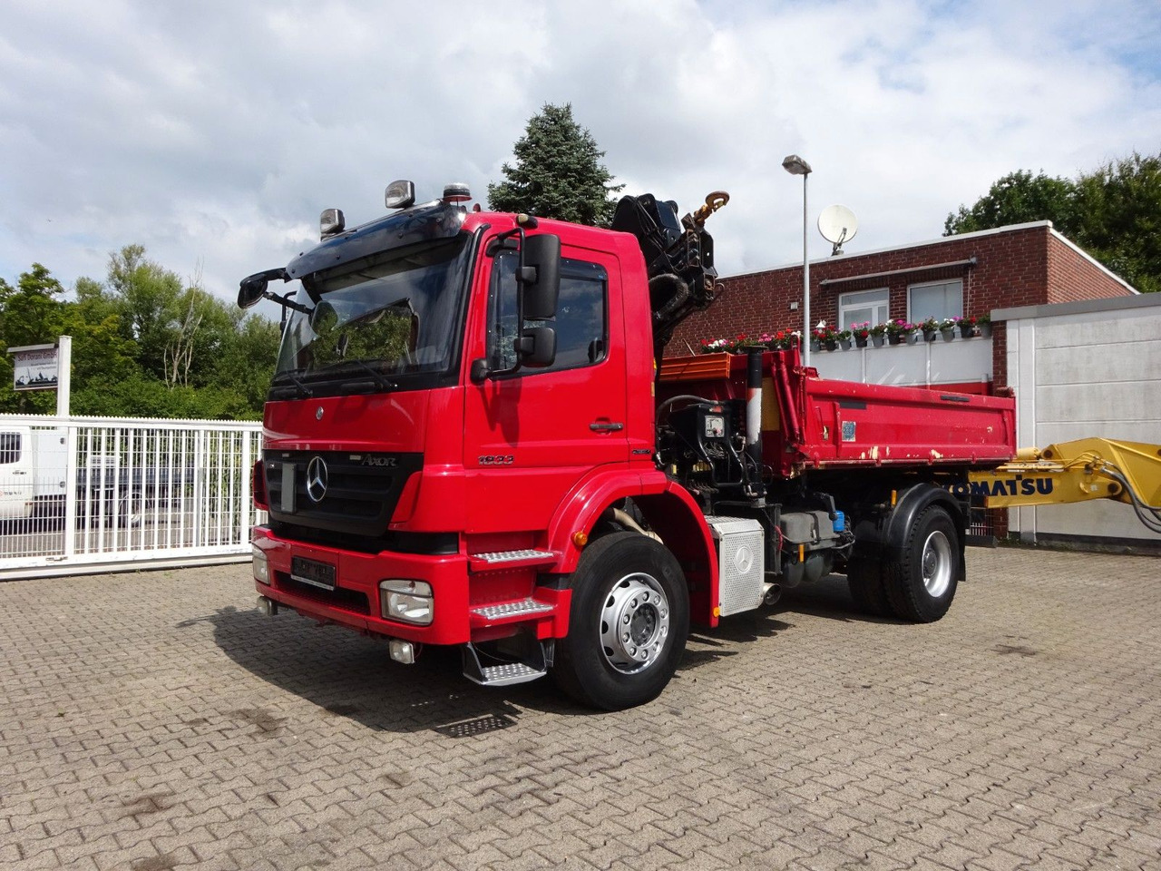 Mercedes-Benz 1833 Axor Meiller 3Skipper +HIAB 111 HIDUO +Funk - Kipper vrachtwagen, Kraanwagen: afbeelding 2 Mercedes-Benz 1833 Axor Meiller 3Skipper +HIAB 111 HIDUO +Funk - Kipper vrachtwagen, Kraanwagen: afbeelding 2