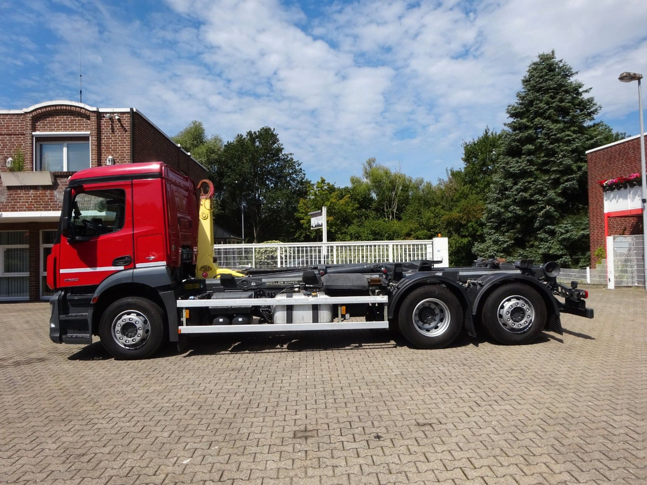Mercedes-Benz 2532 ANTOS MEILLER Abroller Lift+Lenkachse 6x2 - Haakarmsysteem vrachtwagen: afbeelding 4 Mercedes-Benz 2532 ANTOS MEILLER Abroller Lift+Lenkachse 6x2 - Haakarmsysteem vrachtwagen: afbeelding 4