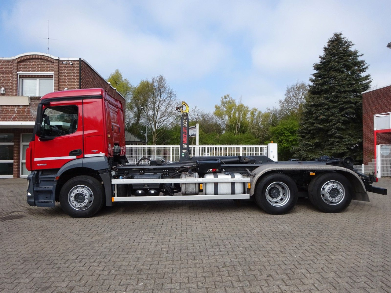 Mercedes-Benz 2532 Antos Multilift Abroller+Lift-Lenkachse6x2 - Haakarmsysteem vrachtwagen: afbeelding 4 Mercedes-Benz 2532 Antos Multilift Abroller+Lift-Lenkachse6x2 - Haakarmsysteem vrachtwagen: afbeelding 4