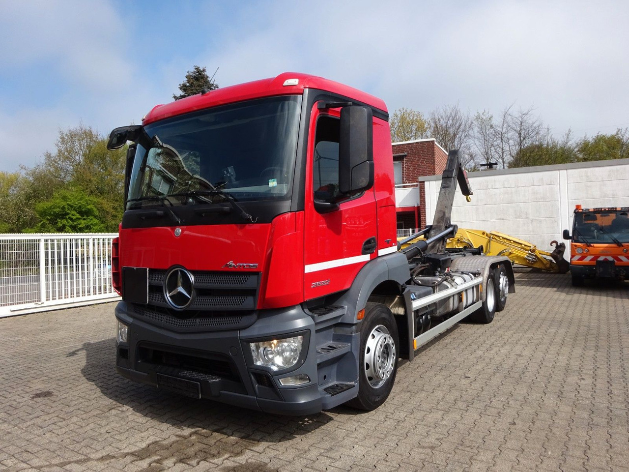 Mercedes-Benz 2532 Antos Multilift Abroller+Lift-Lenkachse6x2 - Haakarmsysteem vrachtwagen: afbeelding 1 Mercedes-Benz 2532 Antos Multilift Abroller+Lift-Lenkachse6x2 - Haakarmsysteem vrachtwagen: afbeelding 1