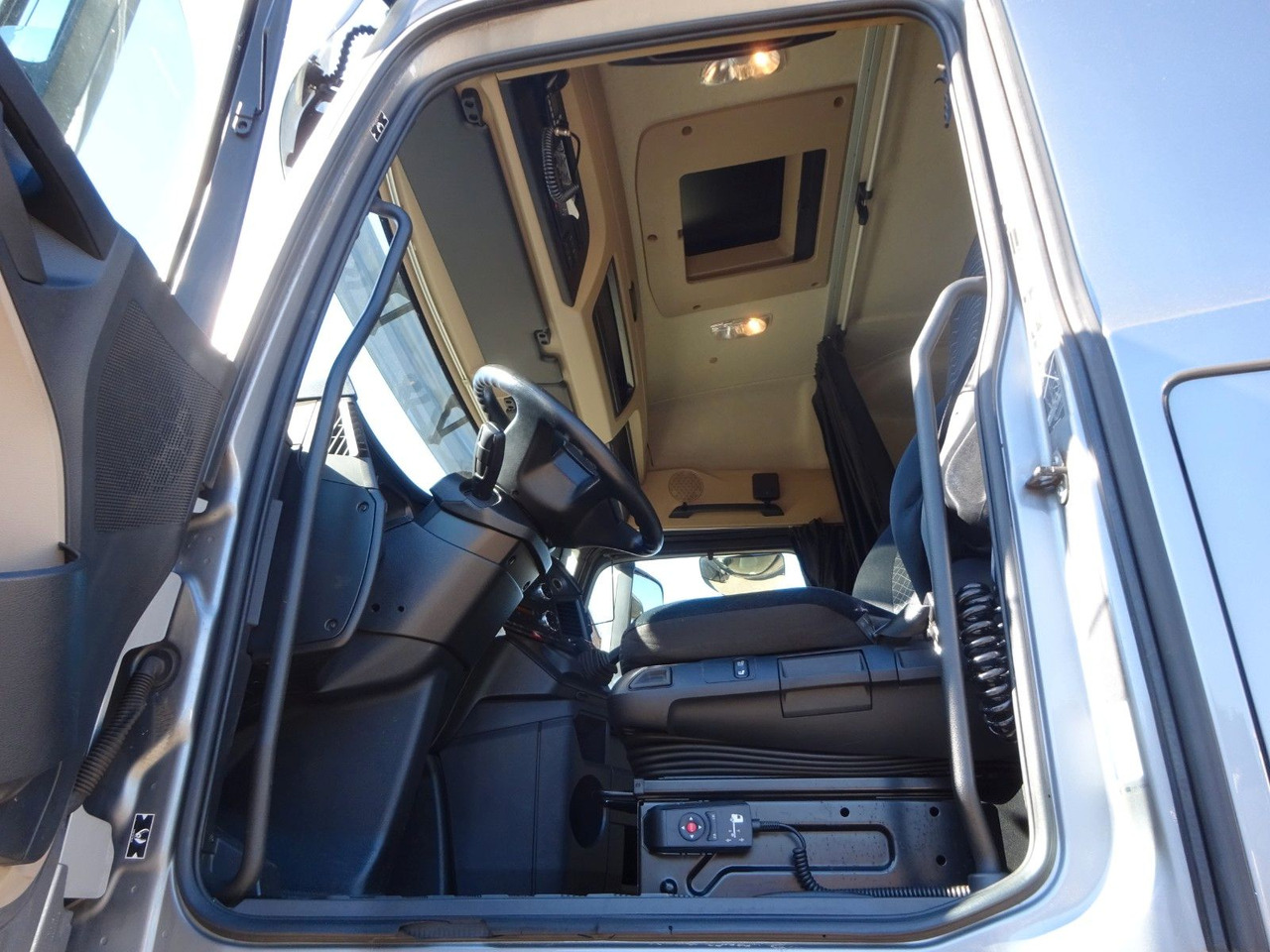 Nieuw Kraanwagen, Vrachtwagen met open laadbak Mercedes-Benz 3453 Plattform + Fassi F820 Kran 8x2 Mercedes-Benz 3453 FASSI F820 Kran 8x Hydr. Ausschub: afbeelding 18 Nieuw Kraanwagen, Vrachtwagen met open laadbak Mercedes-Benz 3453 Plattform + Fassi F820 Kran 8x2 Mercedes-Benz 3453 FASSI F820 Kran 8x Hydr. Ausschub: afbeelding 18