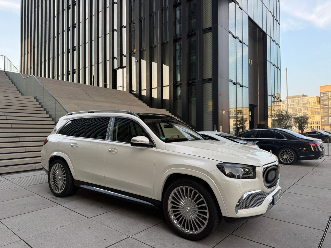 Mercedes-Benz GLS 600 Maybach 4Matic | 23 ZOLL | BURMESTER Mercedes-Benz GLS 600 Maybach 4Matic | 23 ZOLL | BURMESTER - SUV: afbeelding 3 Mercedes-Benz GLS 600 Maybach 4Matic | 23 ZOLL | BURMESTER Mercedes-Benz GLS 600 Maybach 4Matic | 23 ZOLL | BURMESTER - SUV: afbeelding 3