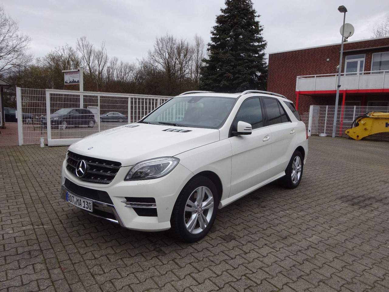 Mercedes-Benz ML 350 CDI BlueTec Mercedes-Benz ML 350 CDI BlueTec. AMG Paket - SUV: afbeelding 2 Mercedes-Benz ML 350 CDI BlueTec Mercedes-Benz ML 350 CDI BlueTec. AMG Paket - SUV: afbeelding 2