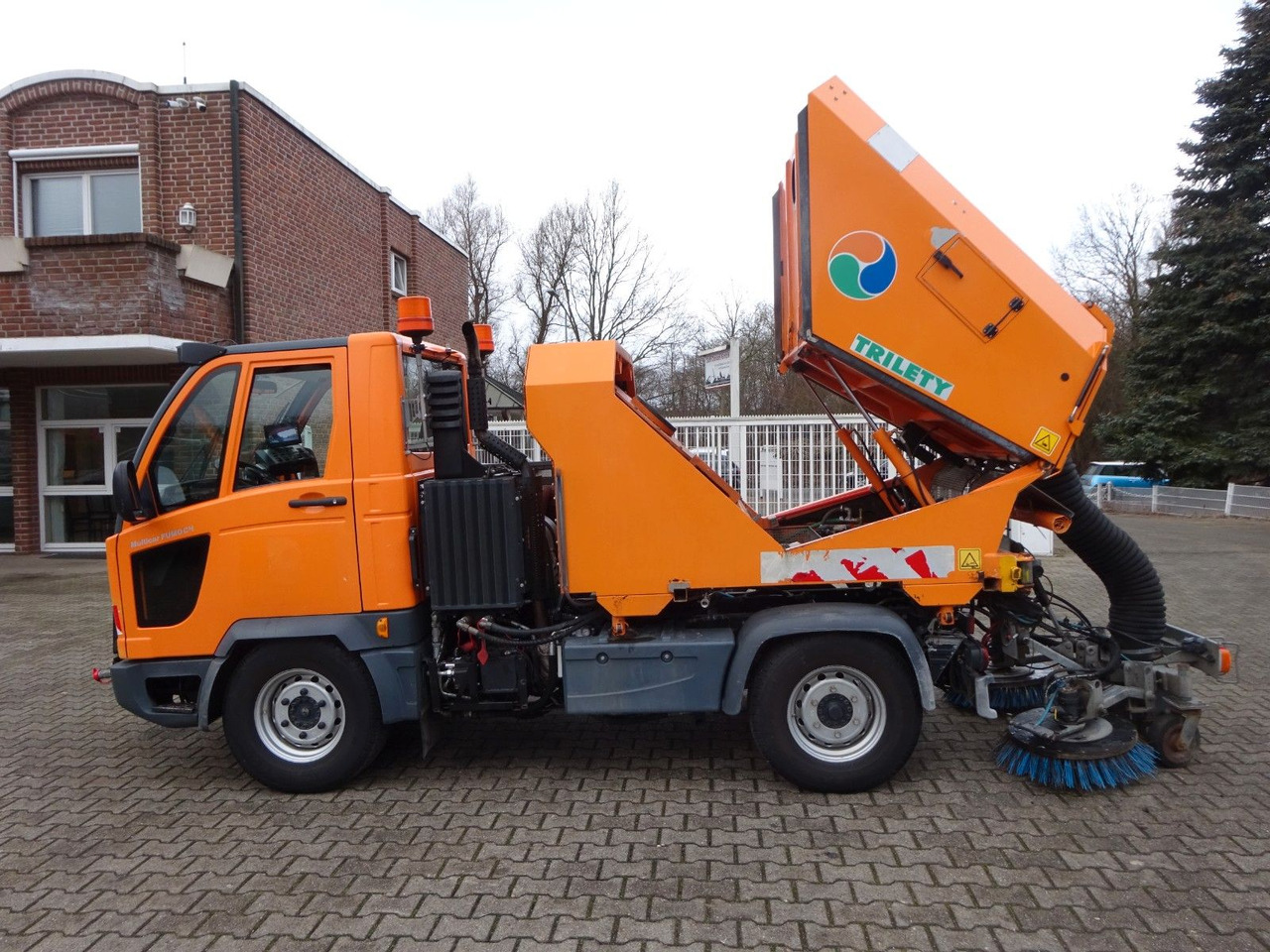 Multicar M30 HAKO FUMO Kehrmaschine+Kipper Wechsel-System - Kipper bestelwagen: afbeelding 2 Multicar M30 HAKO FUMO Kehrmaschine+Kipper Wechsel-System - Kipper bestelwagen: afbeelding 2