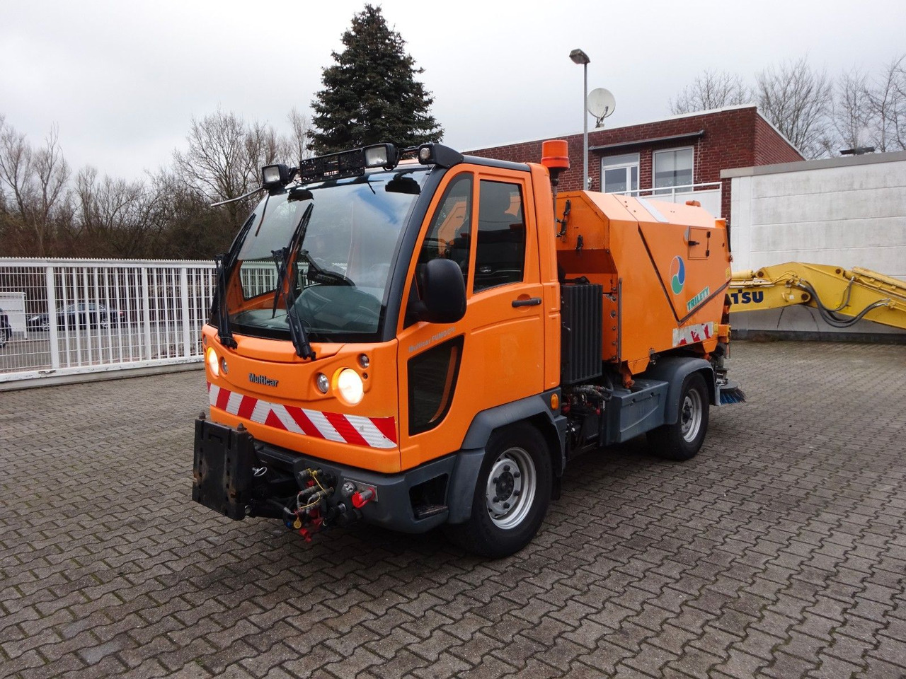 Multicar M30 HAKO FUMO Kehrmaschine + Schneeplatte 4x4 - Kipper bestelwagen: afbeelding 3 Multicar M30 HAKO FUMO Kehrmaschine + Schneeplatte 4x4 - Kipper bestelwagen: afbeelding 3
