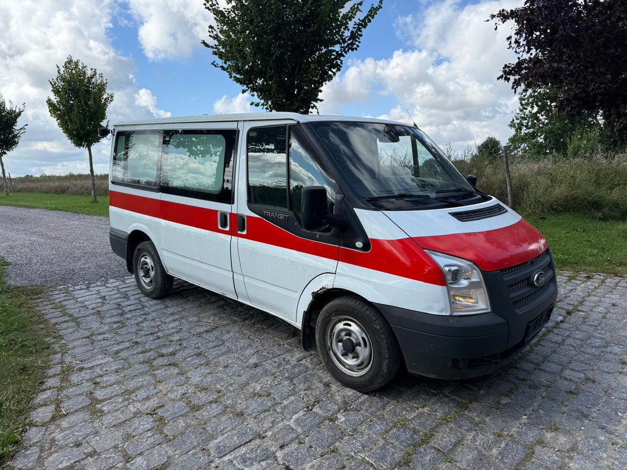 Ford Transit Kombi FT 300 K - Personenvervoer: afbeelding 1 Ford Transit Kombi FT 300 K - Personenvervoer: afbeelding 1