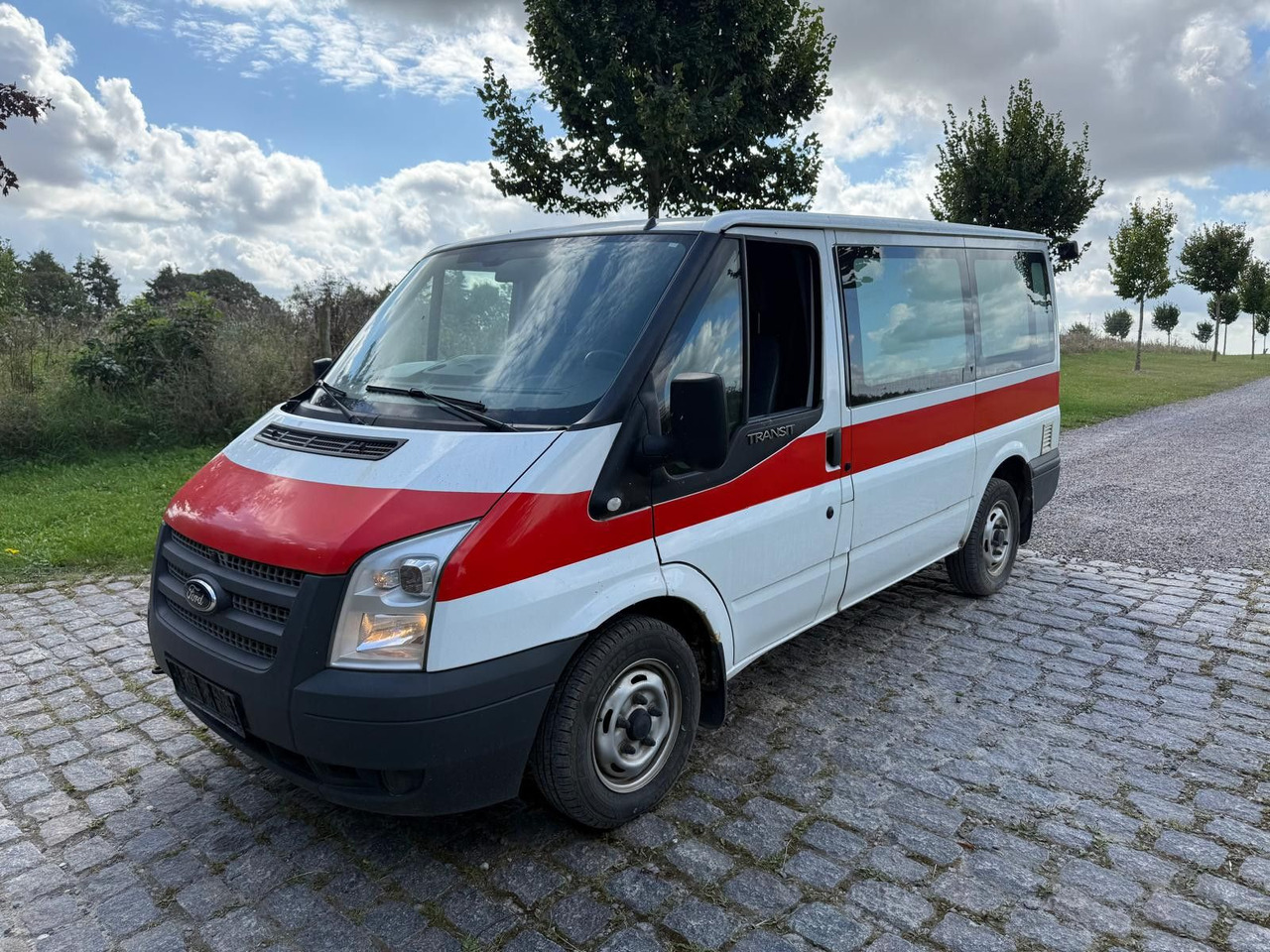 Ford Transit Kombi FT 300 K - Personenvervoer: afbeelding 2 Ford Transit Kombi FT 300 K - Personenvervoer: afbeelding 2