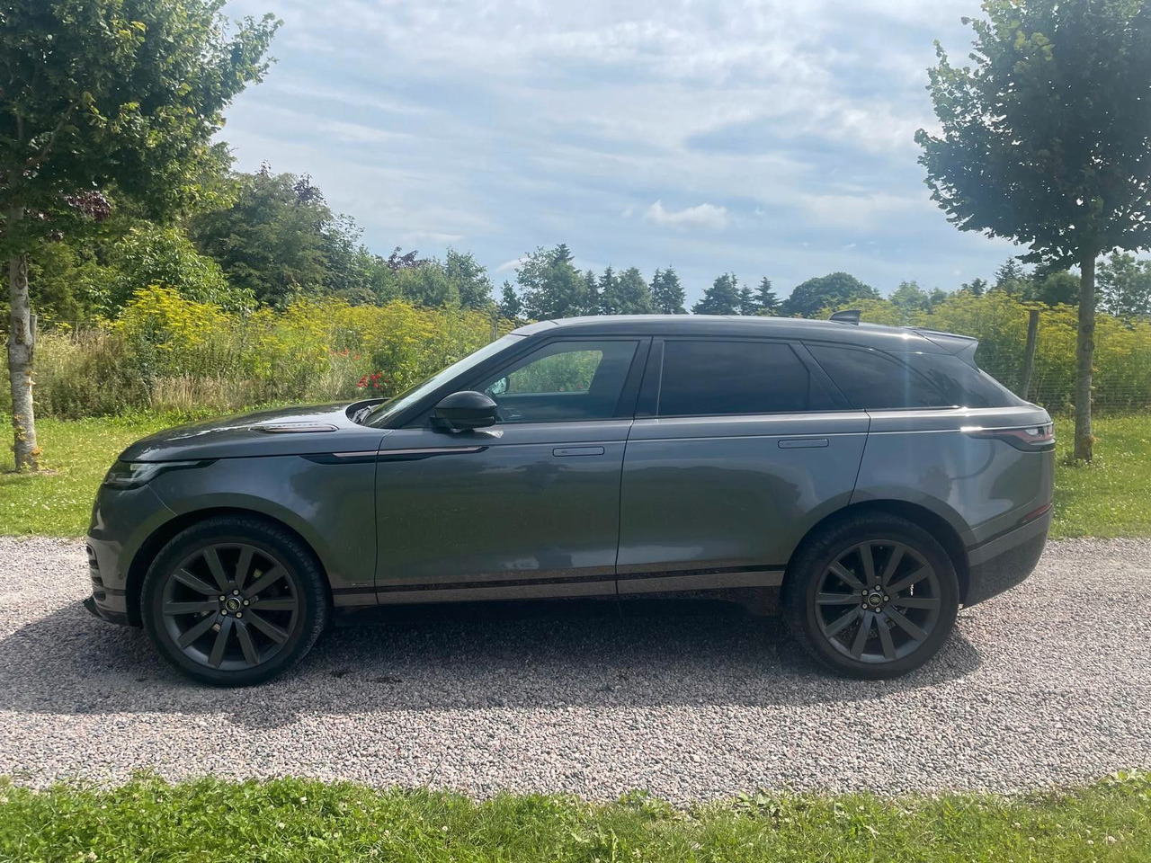 Land Rover Range Rover Velar R-Dynamic 3.0D 4WD Land Rover Velar R-Dynamic 3.0D 4WD *LKW zullasung: 2 sitze - SUV: afbeelding 2 Land Rover Range Rover Velar R-Dynamic 3.0D 4WD Land Rover Velar R-Dynamic 3.0D 4WD *LKW zullasung: 2 sitze - SUV: afbeelding 2