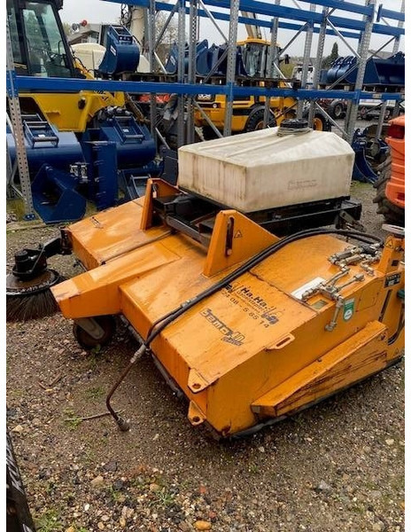 Bema 40 Classic 2050 Kehrbesen 2.200 EUR - Veeg voor Bouwmachine: afbeelding 4 Bema 40 Classic 2050 Kehrbesen 2.200 EUR - Veeg voor Bouwmachine: afbeelding 4