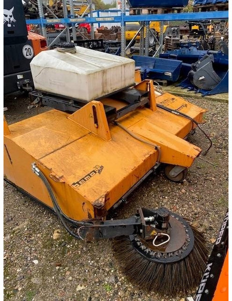 Bema 40 Classic 2050 Kehrbesen 2.200 EUR - Veeg voor Bouwmachine: afbeelding 2 Bema 40 Classic 2050 Kehrbesen 2.200 EUR - Veeg voor Bouwmachine: afbeelding 2