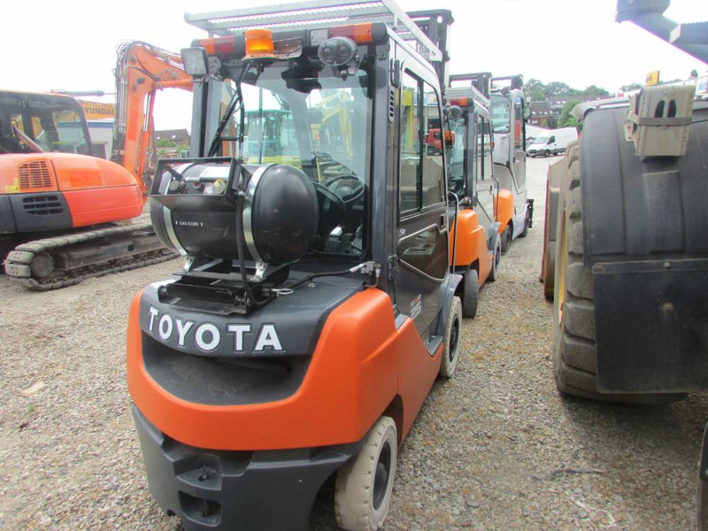 Toyota 02-8 FGF 25 Tonero 25 Gas Stapler 7.500 EUR - LPG heftruck: afbeelding 3 Toyota 02-8 FGF 25 Tonero 25 Gas Stapler 7.500 EUR - LPG heftruck: afbeelding 3