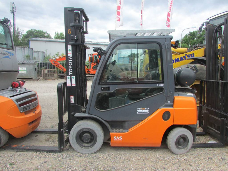 Toyota 02-8 FGF 25 Tonero 25 Gas Stapler 7.500 EUR - LPG heftruck: afbeelding 1 Toyota 02-8 FGF 25 Tonero 25 Gas Stapler 7.500 EUR - LPG heftruck: afbeelding 1