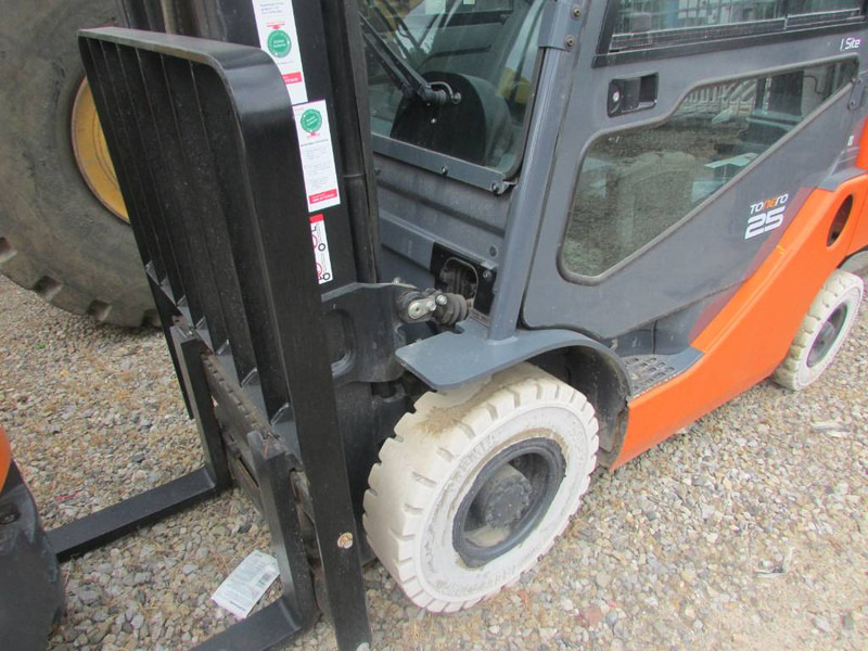 Toyota 02-8 FGF 25 Tonero 25 Gas Stapler 7.500 EUR - LPG heftruck: afbeelding 4 Toyota 02-8 FGF 25 Tonero 25 Gas Stapler 7.500 EUR - LPG heftruck: afbeelding 4