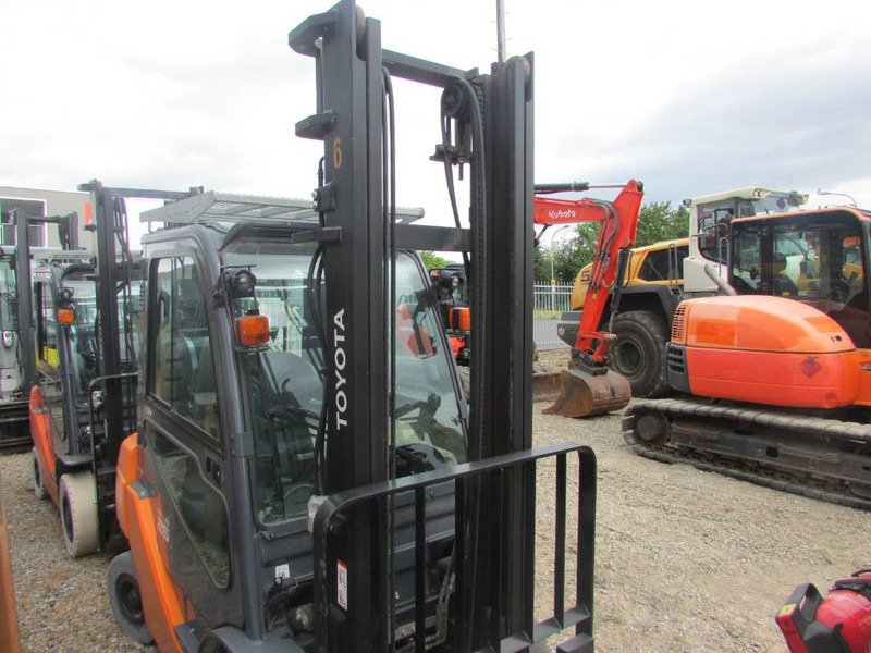 Toyota 02-8 FGF 25 Tonero 25 Gas Stapler 7.500 EUR - LPG heftruck: afbeelding 3 Toyota 02-8 FGF 25 Tonero 25 Gas Stapler 7.500 EUR - LPG heftruck: afbeelding 3