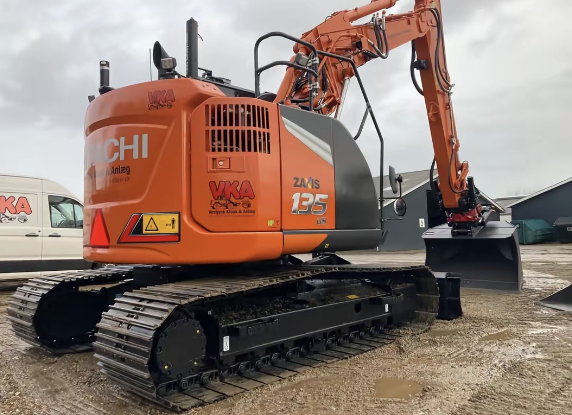 HITACHI ZX135 - Rupsgraafmachine: afbeelding 1 HITACHI ZX135 - Rupsgraafmachine: afbeelding 1