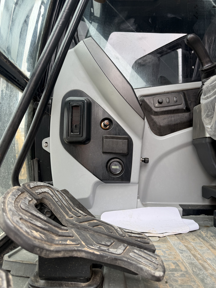 HYUNDAI HX220HD - Rupsgraafmachine: afbeelding 4 HYUNDAI HX220HD - Rupsgraafmachine: afbeelding 4