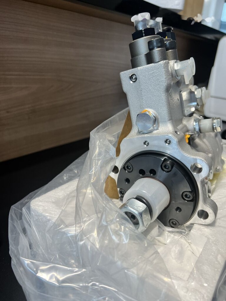 Bosch 2023 Caterpillar 2023 - Brandstofpomp voor Graafmachine: afbeelding 2 Bosch 2023 Caterpillar 2023 - Brandstofpomp voor Graafmachine: afbeelding 2