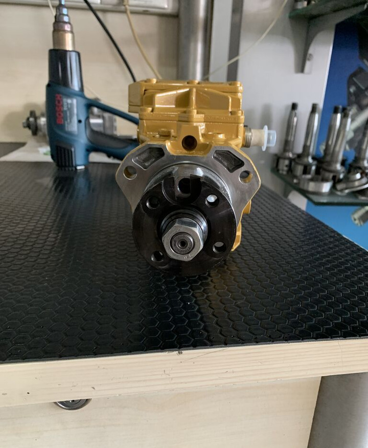 Bosch Caterpillar - Brandstofpomp voor Vrachtwagen: afbeelding 2 Bosch Caterpillar - Brandstofpomp voor Vrachtwagen: afbeelding 2