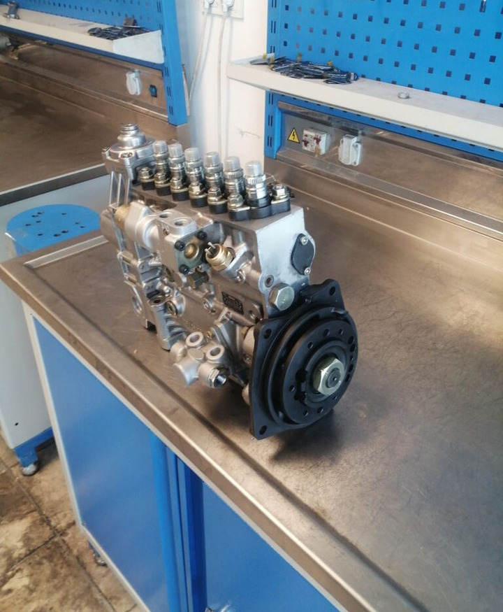 Bosch EXCHANGE A0250745702 Mercedes-Benz . truck - Brandstofpomp voor Vrachtwagen: afbeelding 1 Bosch EXCHANGE A0250745702 Mercedes-Benz . truck - Brandstofpomp voor Vrachtwagen: afbeelding 1