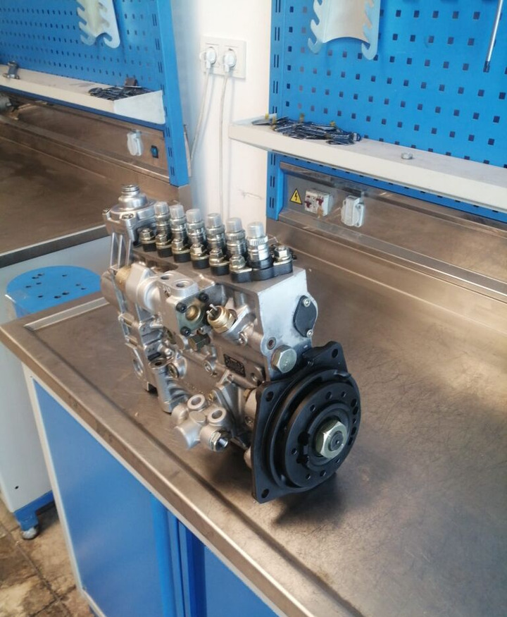 Bosch EXCHANGE A0250745702 Mercedes-Benz . truck - Brandstofpomp voor Vrachtwagen: afbeelding 2 Bosch EXCHANGE A0250745702 Mercedes-Benz . truck - Brandstofpomp voor Vrachtwagen: afbeelding 2