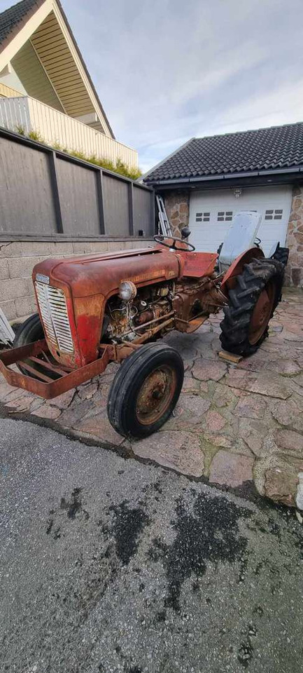 1958 Massey Ferguson MF 35 traktor (rep.-objekt) - Tractor: afbeelding 1 1958 Massey Ferguson MF 35 traktor (rep.-objekt) - Tractor: afbeelding 1