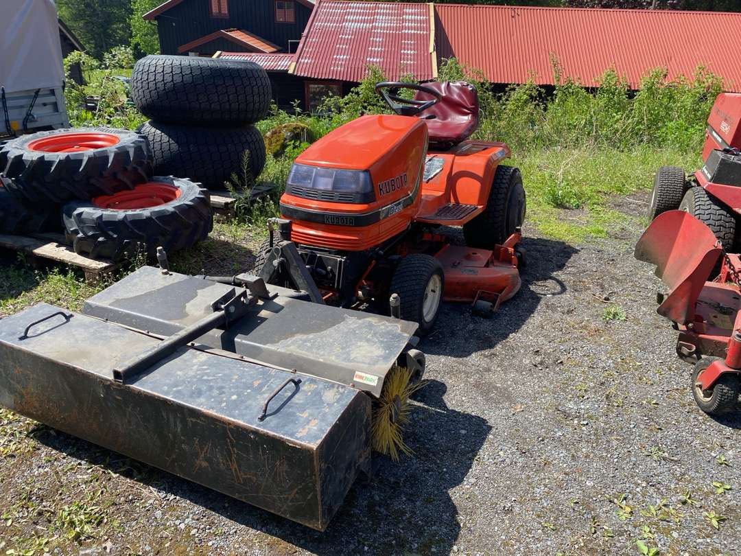 2000 Kubota G1700//Sitteklipper med feier og oppsamler - Gazonmaaier: afbeelding 1 2000 Kubota G1700//Sitteklipper med feier og oppsamler - Gazonmaaier: afbeelding 1