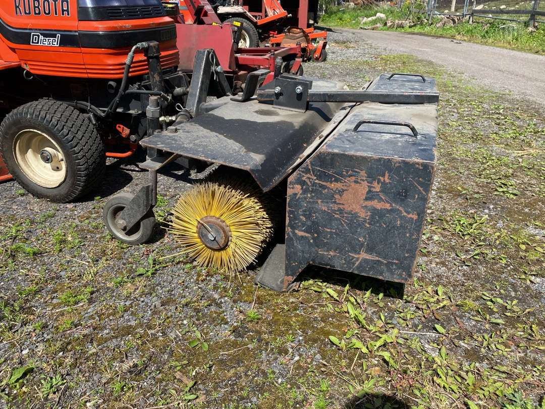 2000 Kubota G1700//Sitteklipper med feier og oppsamler - Gazonmaaier: afbeelding 5 2000 Kubota G1700//Sitteklipper med feier og oppsamler - Gazonmaaier: afbeelding 5