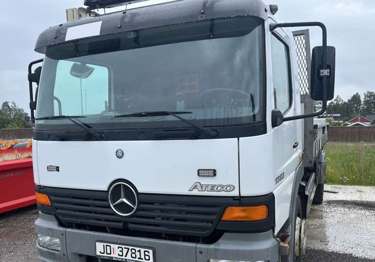2004 Mercedes-Benz Tipp - EU-godkjent - Kipper vrachtwagen: afbeelding 1 2004 Mercedes-Benz Tipp - EU-godkjent - Kipper vrachtwagen: afbeelding 1