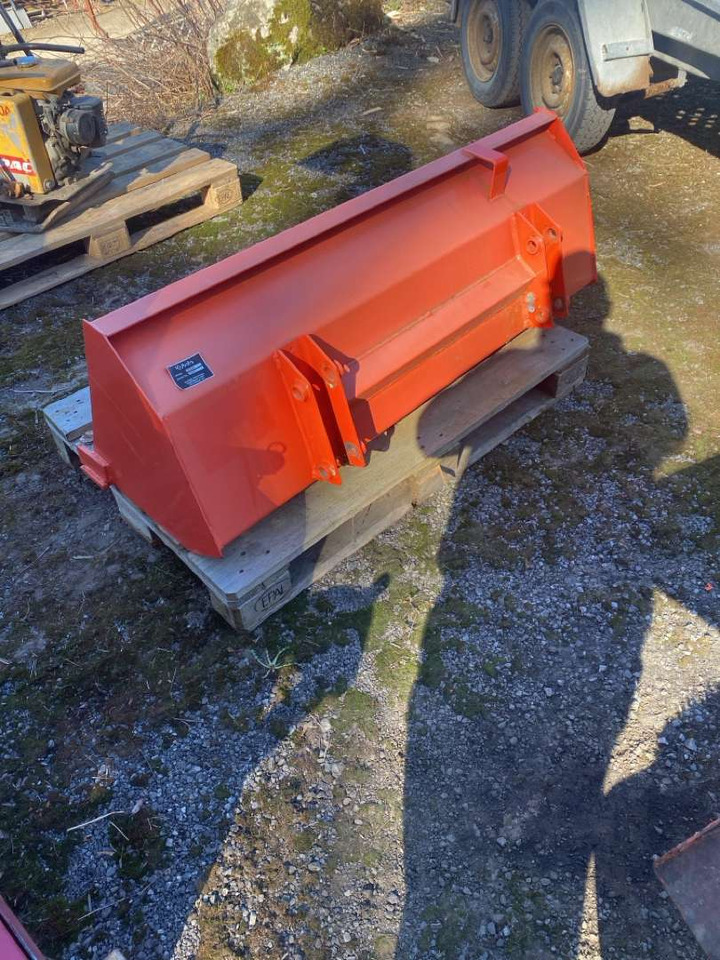 Kubota B1625 skuffe - Aanbouwdeel: afbeelding 3 Kubota B1625 skuffe - Aanbouwdeel: afbeelding 3