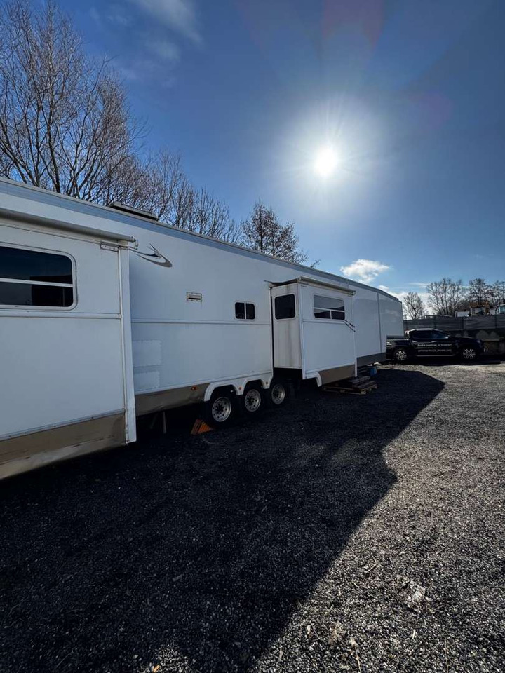 2012 5th Wheel Luxury RV / Husvogn / 16,5 m - Andere machine: afbeelding 3 2012 5th Wheel Luxury RV / Husvogn / 16,5 m - Andere machine: afbeelding 3
