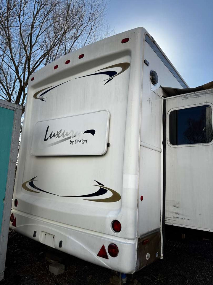 2012 5th Wheel Luxury RV / Husvogn / 16,5 m - Andere machine: afbeelding 4 2012 5th Wheel Luxury RV / Husvogn / 16,5 m - Andere machine: afbeelding 4