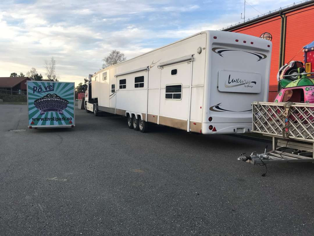 2012 5th Wheel Luxury RV / Husvogn / 16,5 m - Andere machine: afbeelding 2 2012 5th Wheel Luxury RV / Husvogn / 16,5 m - Andere machine: afbeelding 2