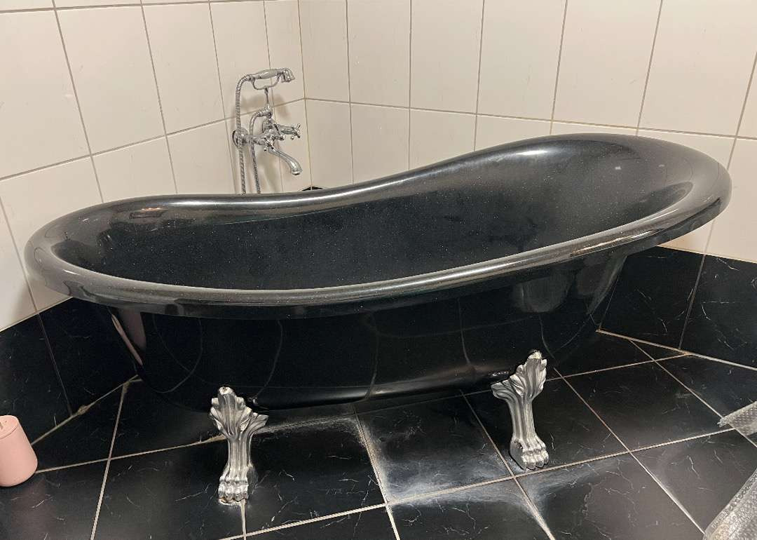 Badekar med armatur - Gereedschap/ Toebehoor: afbeelding 1 Badekar med armatur - Gereedschap/ Toebehoor: afbeelding 1