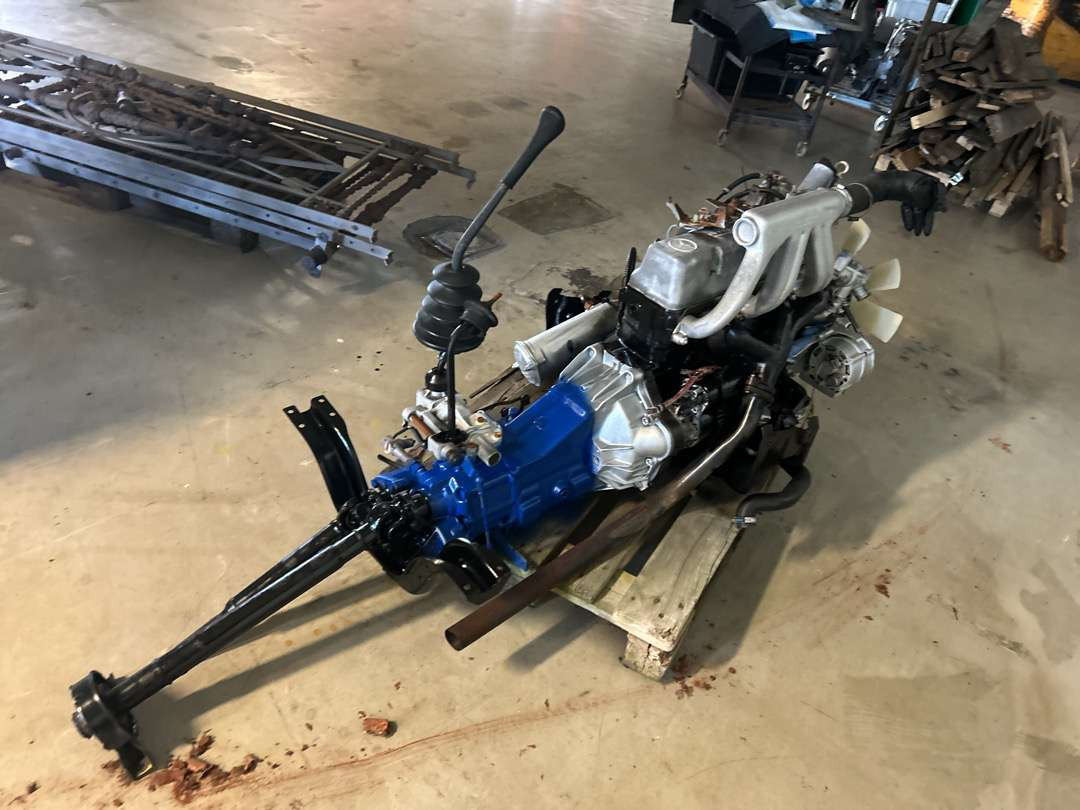Mercedes motor 5 sylinder med girkasse med kraft utak - Gereedschap/ Toebehoor: afbeelding 1 Mercedes motor 5 sylinder med girkasse med kraft utak - Gereedschap/ Toebehoor: afbeelding 1