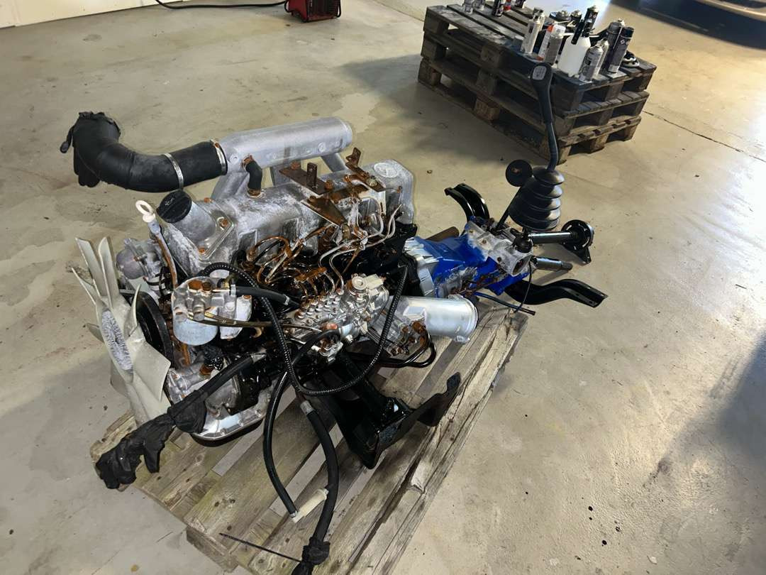 Mercedes motor 5 sylinder med girkasse med kraft utak - Gereedschap/ Toebehoor: afbeelding 3 Mercedes motor 5 sylinder med girkasse med kraft utak - Gereedschap/ Toebehoor: afbeelding 3